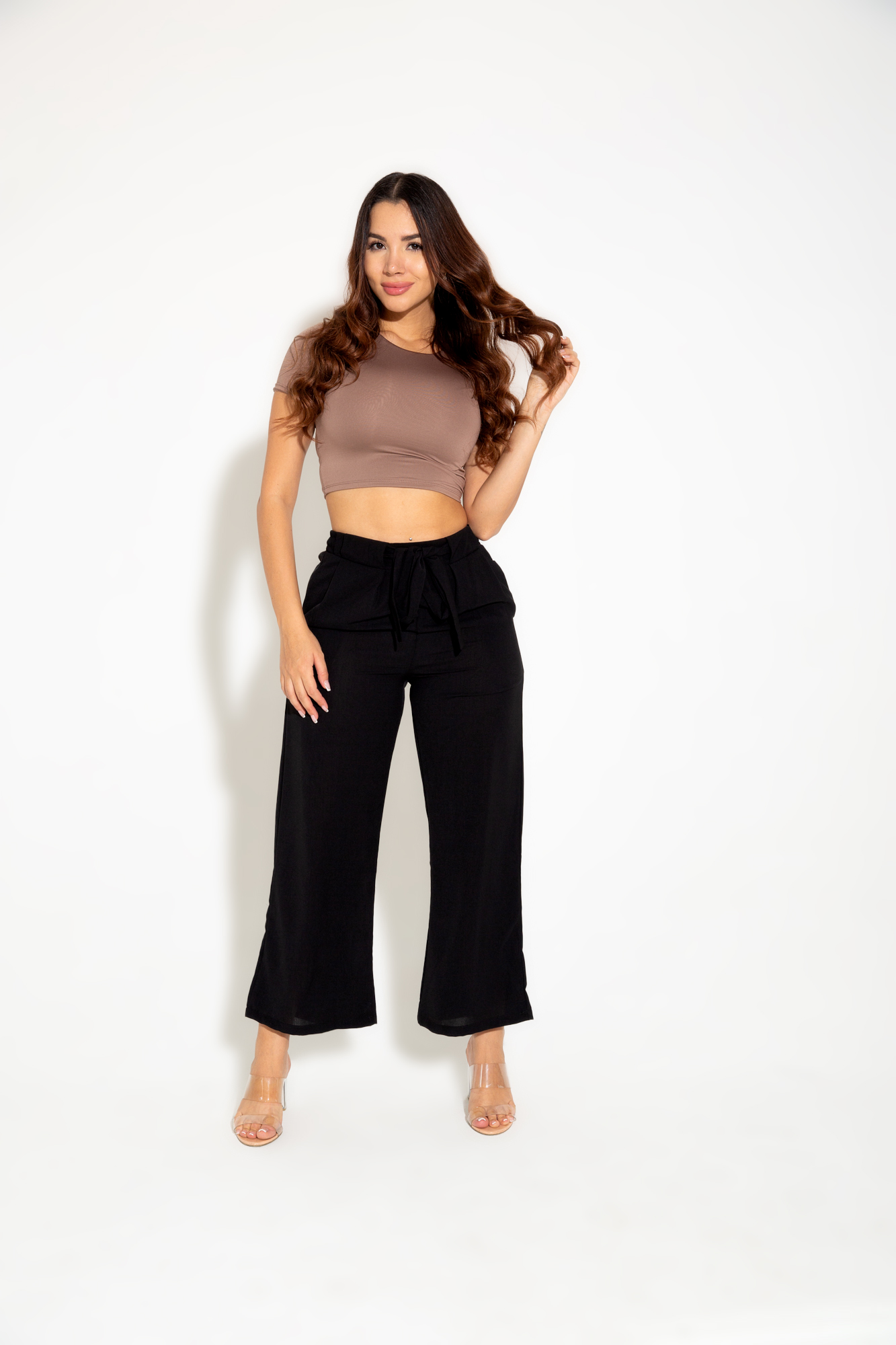 Pantalón negro de pierna ancha