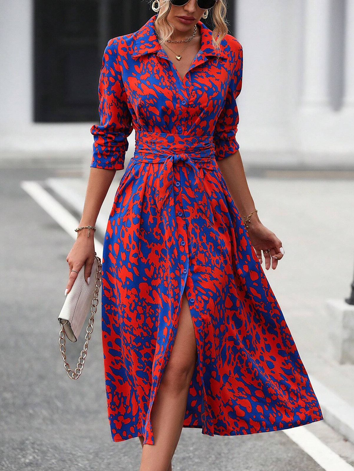 WhatsApp Image 2024-08-05 at 8.38.15 PM Vestido camisero estampado rojo - Imagen 1