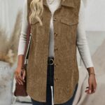 Chaqueta sin mangas con botones beige