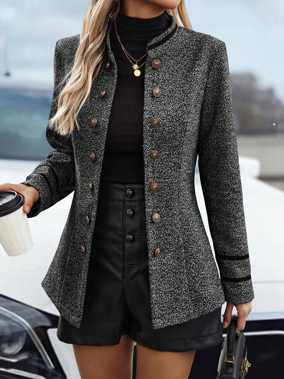 WhatsApp Image 2025-01-19 at 8.32.21 AM Blazer Negro de Doble Botonadura - Imagen 1