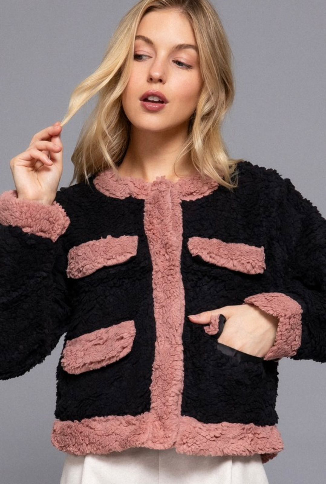 Chaqueta de Peluche con Bolsillos y Manga Larga